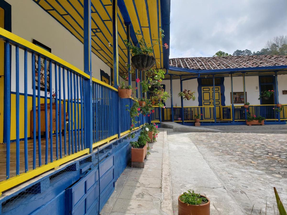 El Rancho De Hotel
