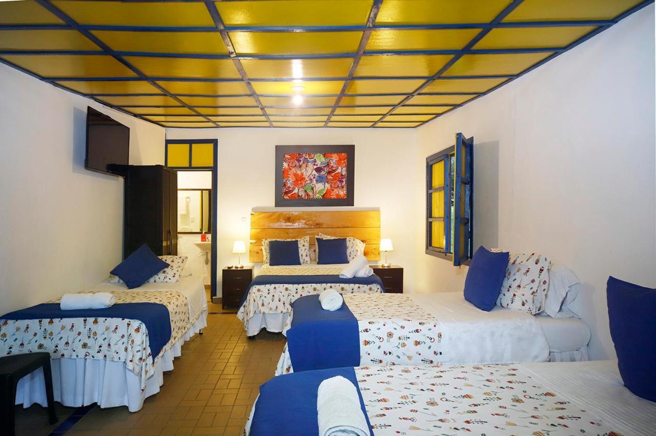 El Rancho De Hotel